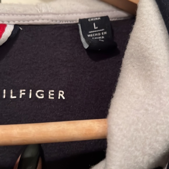 Tommy Hilfiger fleece jacket size large, gray and black excellent condition - Picture 4 of 6
